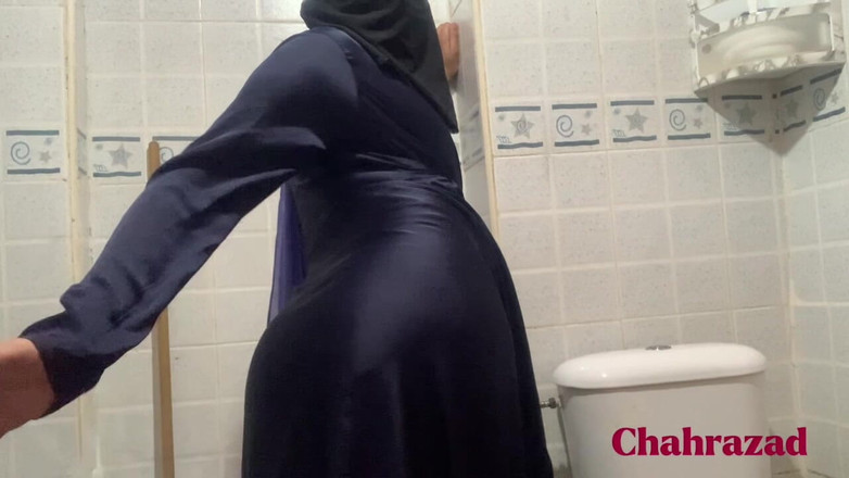 Chahraazad: Femboy 阿拉伯伊洛维大鸡巴 '我的屁股又大又热