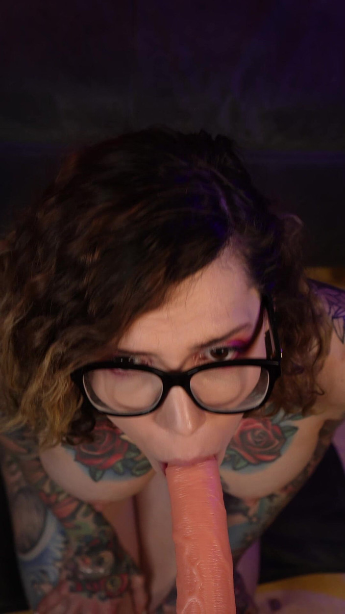 Roxy Rain: Škádlení orální hračkou