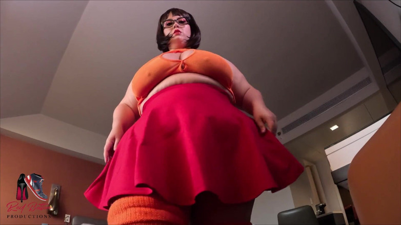 Reds Fetish Emporium: Velma iri güzel kadın osuruk dev kadın