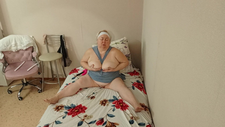 Zona901: Big Hairy Stepmom Pussy and Big Tits