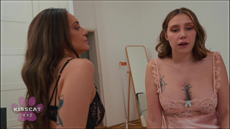 KissCat: Мачеха Застукала Пасынка, Трахающего Сводную Сестру Catherine Knight На Общей Кровати В Тройничке