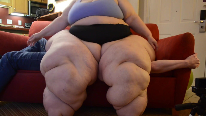 Full Weight Productions: SSBBW Bobbi Jo의 실패한 짓밟기 및 소파 스쿼시