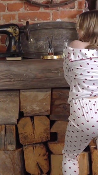 My18teens - linda chica regordeta folla su coño con los dedos