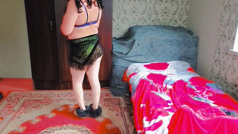 Kitty_Cross: मस्त बहिन छोटी फ्रिली पोशाक में घूम रही है