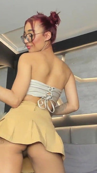 สาวผมสีผอมรูดหีและอยากให้ควบคุม