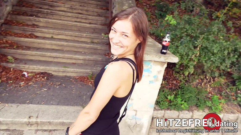 Hitzefrei: Cul d'ado sexy ! Le premier rendez-vous de Mina en plein...