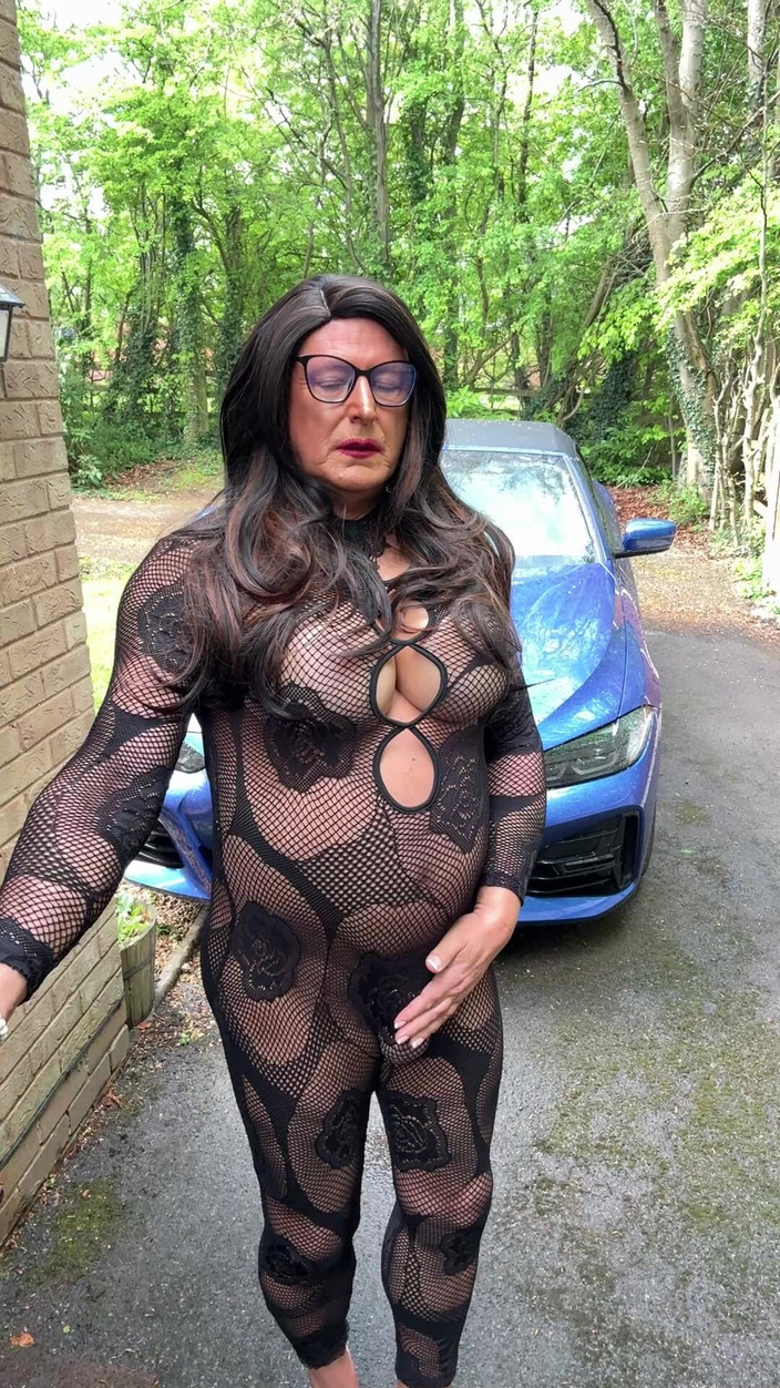 Kellycd2022: Sexy Crossdresser Kellycd2022 in Black Sexy Body Stocking and Heels
