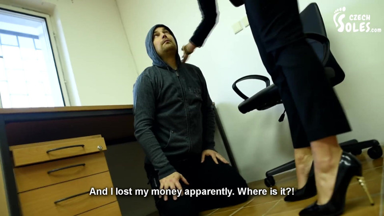 Czech Soles - foot fetish content: Jefe dominador convierte a un ladrón en esclavo de pie...
