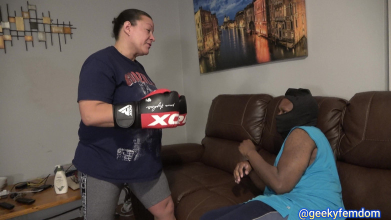 Geeky Femdom: Lady O Mengalahkan Wimp