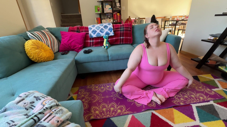 Kinky Katie: Bww MILF Kinky Katie Masturbates During Yoga - JOI