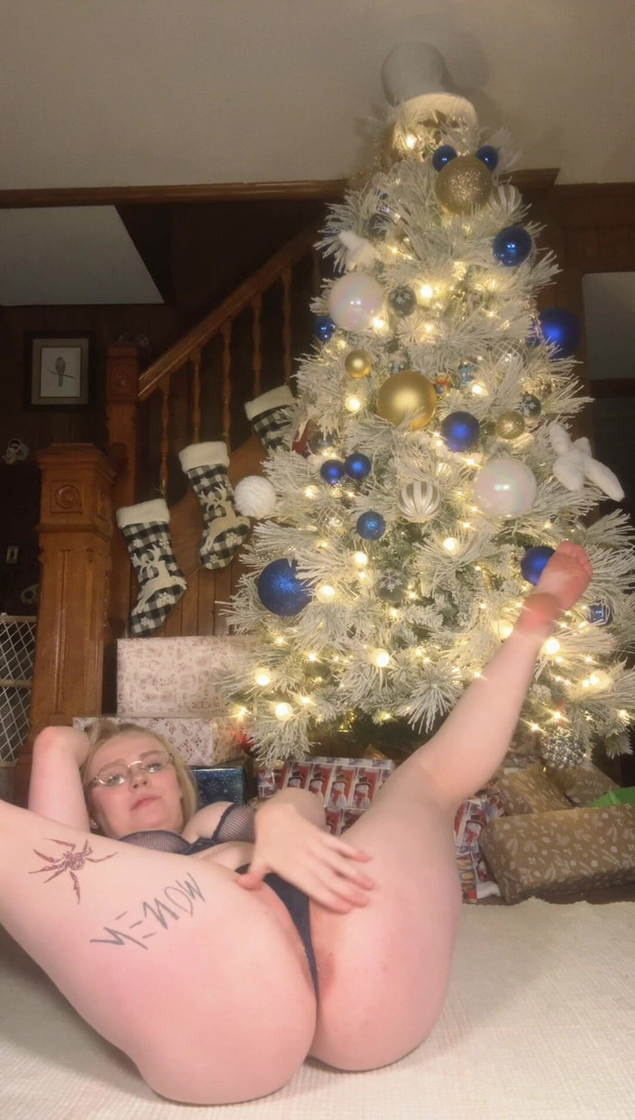 Kinkee Karma: Tバックでトゥワークする