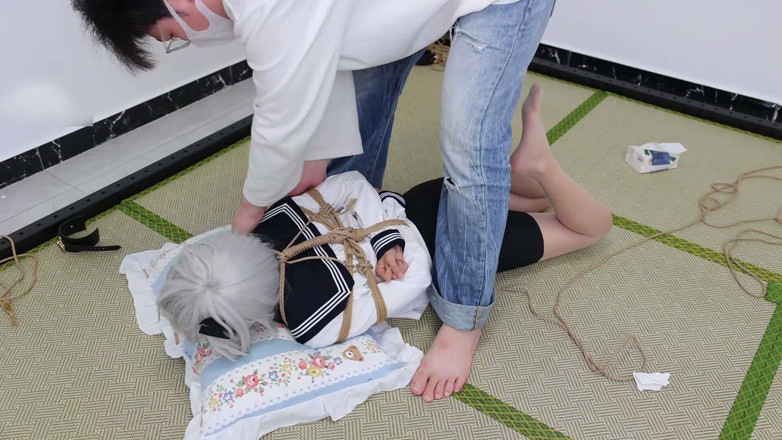 Asian bondage: Barefoot Girlfriend's Bare Feet and Tickling Foot