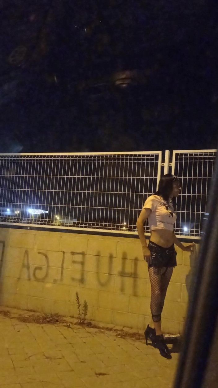 Penelopene27: Travesti teşhirci açık havada bölüm 1