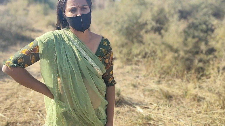 Fuckkkker: Madrasta - Milf Soniya cuidando de seu enteado negligenciado confortavelmente acaricia...