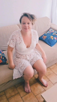 Elle a Pas De Culotte. Et Oui J'aime Me Balader Sans Culotte Le Vent Frais Qui Rafraichit Ma Chatte Humide