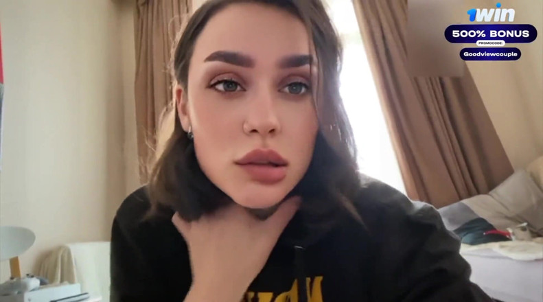 Good_view: Sexy studentka dovedně jezdí na péru