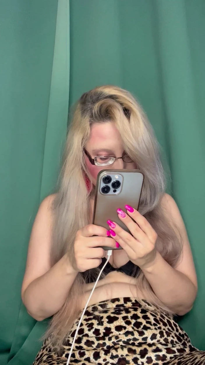 FinDom Goaldigger: Bohyně Findom brankář je váš ráj!