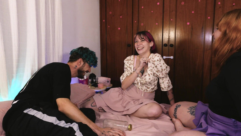 Mrbunny: İki Çekici Kızla Gerçek Mu Cesaret Mi