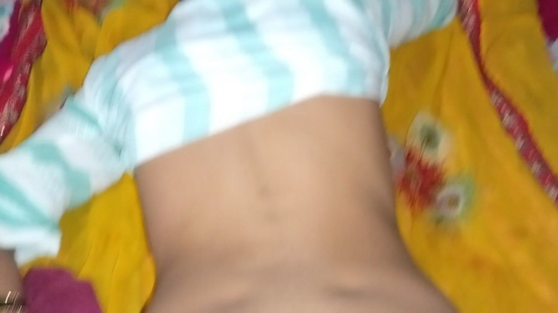 Priya Sena: Bhabhi Ấn Độ nóng bỏng và phim màu xanh gợi cảm