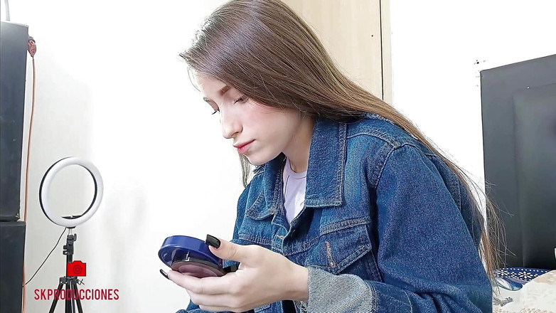 skpro_: Adik tiriku mesra-mesraan di kencan penting dan aku akhirnya ngentot...