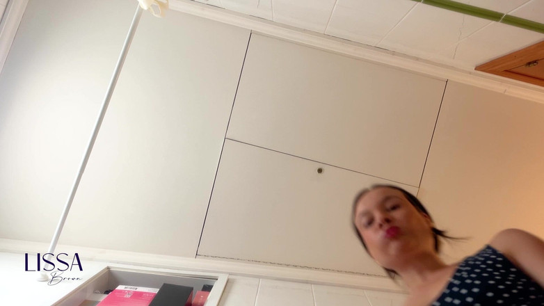 Lissa Brown: Pov sei un bagno umano