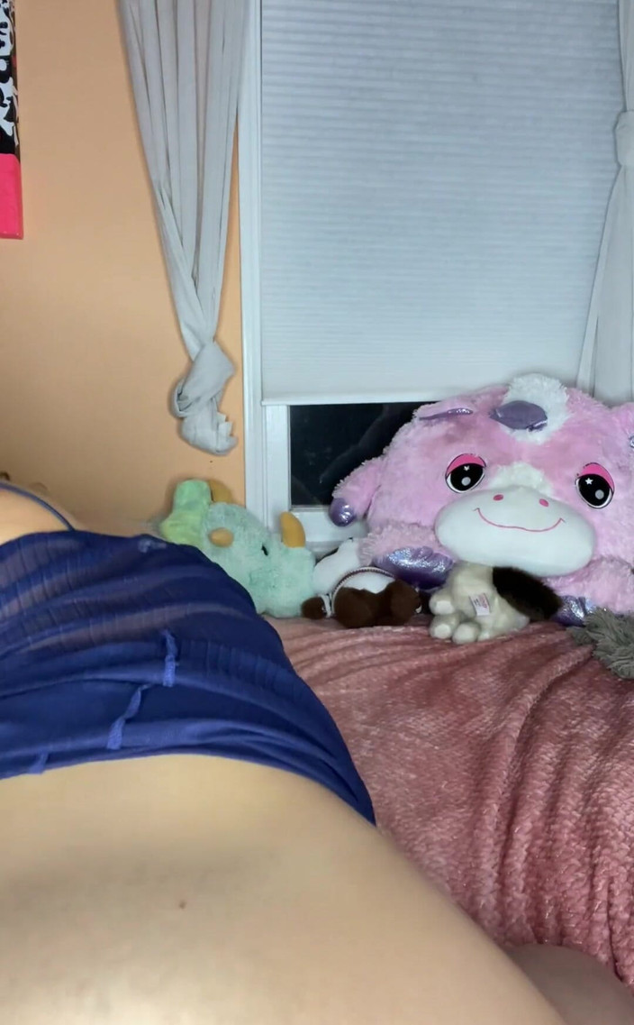 VibeWithMommy: BBC JOI! Manželka se vplíží do vašeho pokoje a hraje...