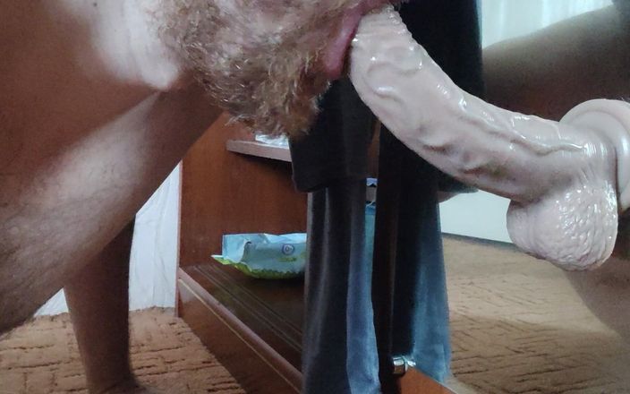 My dick fantasies: Een dildo zuigen en zich aftrekken