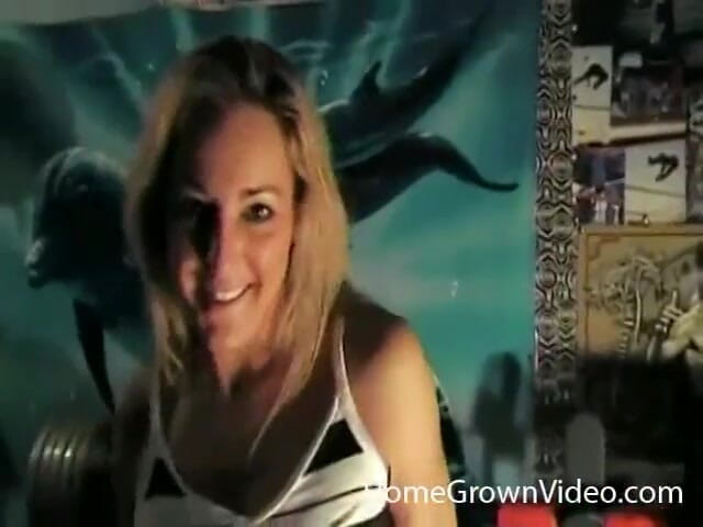 Homegrown Wives: Cummings gagne un creampie gratuit avec Maxxx Loadz
