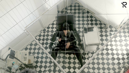 Rubber pervs: Sólo hry s plynovou maskou v gumové klinice část první