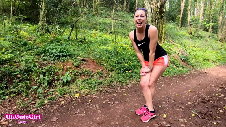 UKCuteGirl Lucy Lauren: Мені довелося намажатися на вулиці, поки ти спостерігав: відчайдушна пробіжка