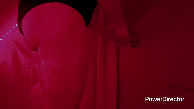Galy: Glory Hole em um banheiro disco, eu chupo um estranho