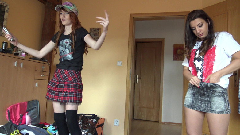Leon Lambert Girls Twerk Parties CFNM: Неотразимая рыжая и ее тугое тело