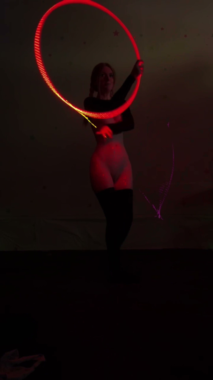 Destination Kat: Hula Hoop стриптиз