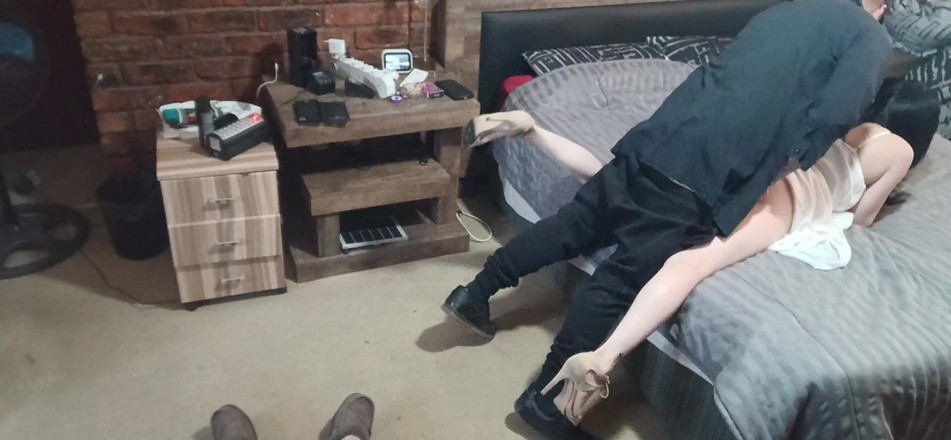 Bigjoefuckalott: Je me masturbe bien, mon ami frappe ma femme