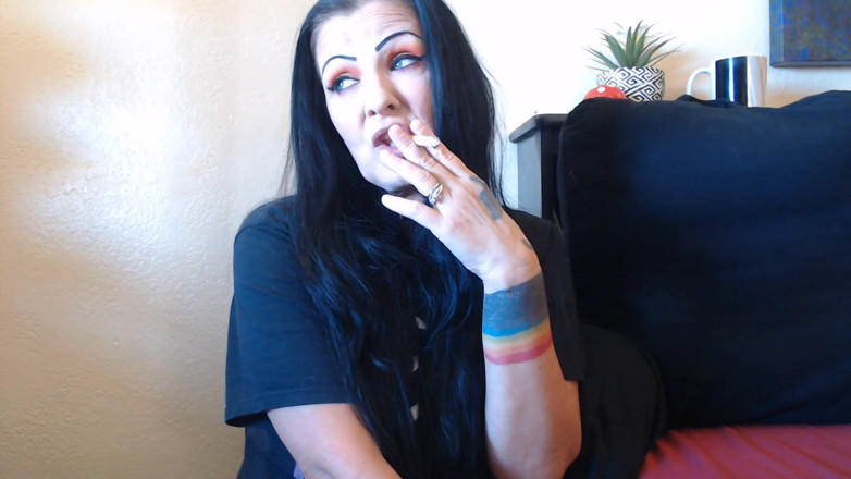 Abby Anna: Nice closeup goth smoker