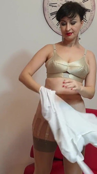Wanilianna chorrea y folla su trasero peludo