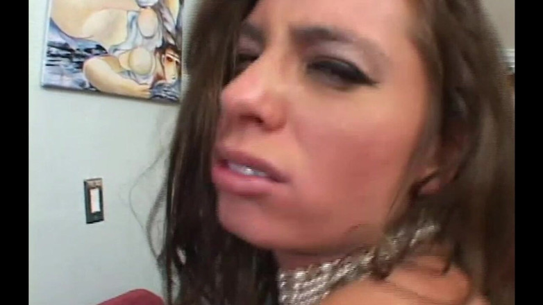 Bitch Girl Video: Sie wird von zwei Schwänzen in doppelter Penetration gefickt