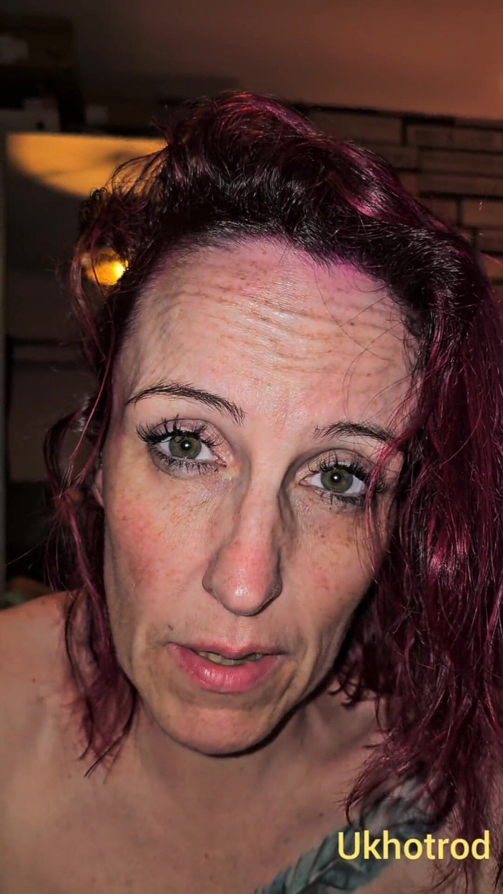 UK Hotrod: Dirty Talk About Anal and 3sum with Strangers