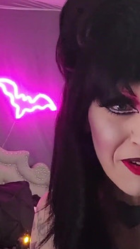 Elvira Monster, entraînement de tapette