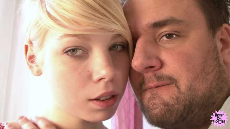 Heavy on Hotties: Pervert Bear hltá teenie w / nafouklé bradavky