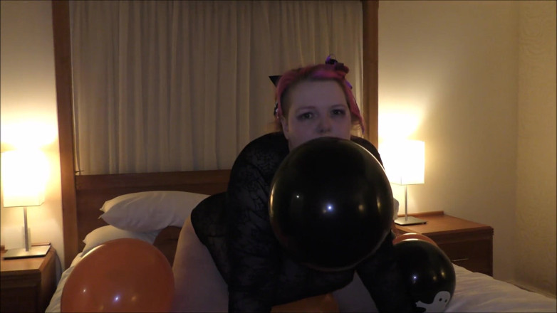 Mxtress Valleycat: BBW having fun with balloons
