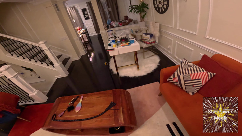 Star Power Media: Golden Goddess Melepas Hukuman Di Bahagian Bawah Mengidamkan Omgiana