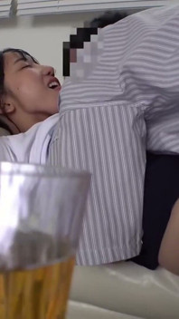每个人都在直播中看到的可爱的黄铜乐队美女。