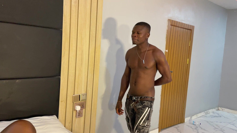 Creamyshuga: My Oga Gateman Got Me While Touching My Self