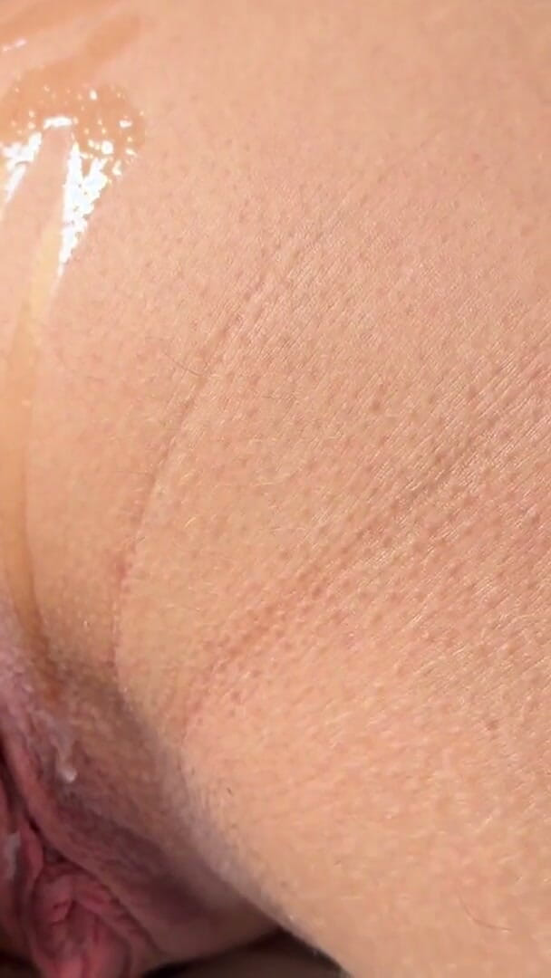 trabalhofap: Oil Massage on the Ass of the Brazilian Blonde