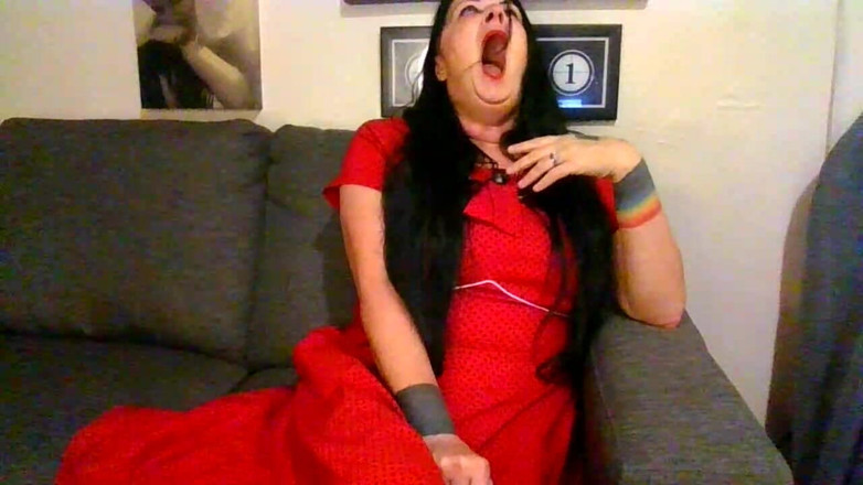 Abby Anna: MILF seksi Yawning