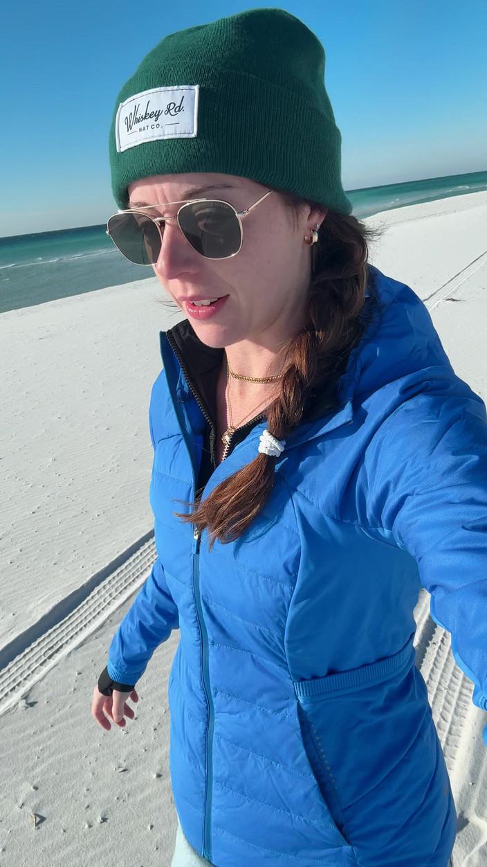 Nadia Foxx: 在海滩上散步需要快速高潮！