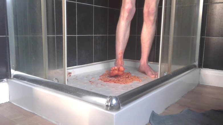 Forest Boi: Twink yerden yemek yiyor