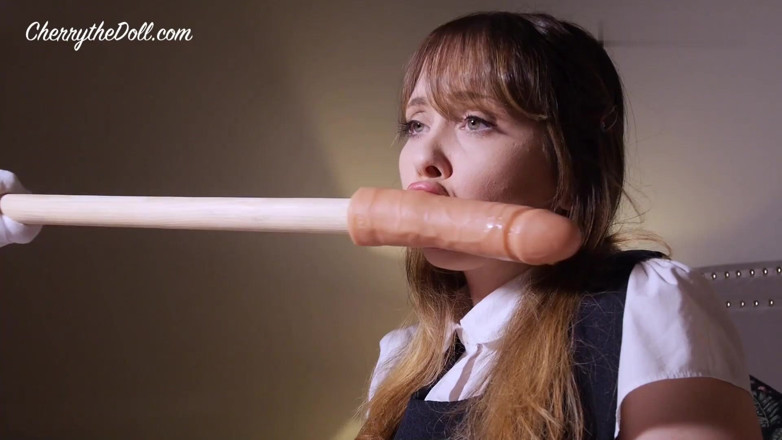 Cherry The Doll: Студентку трахают на шесте