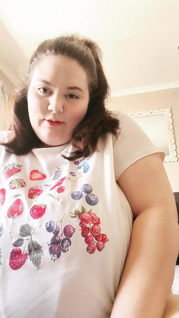 Aliceqii: Pov una babysitter con tette enormi vuole scopare